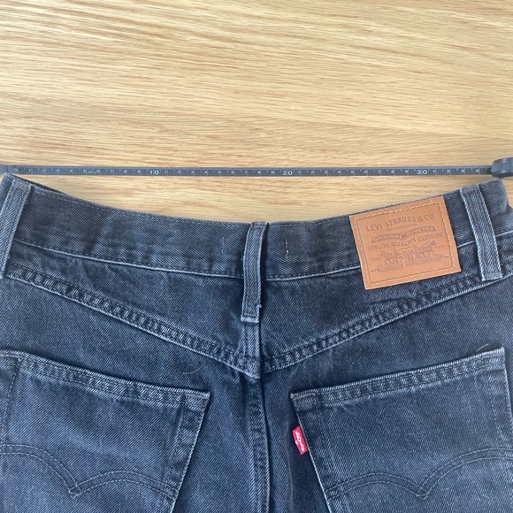 Levi’s 80s Mom Short | 29 - Picture 4 of 7